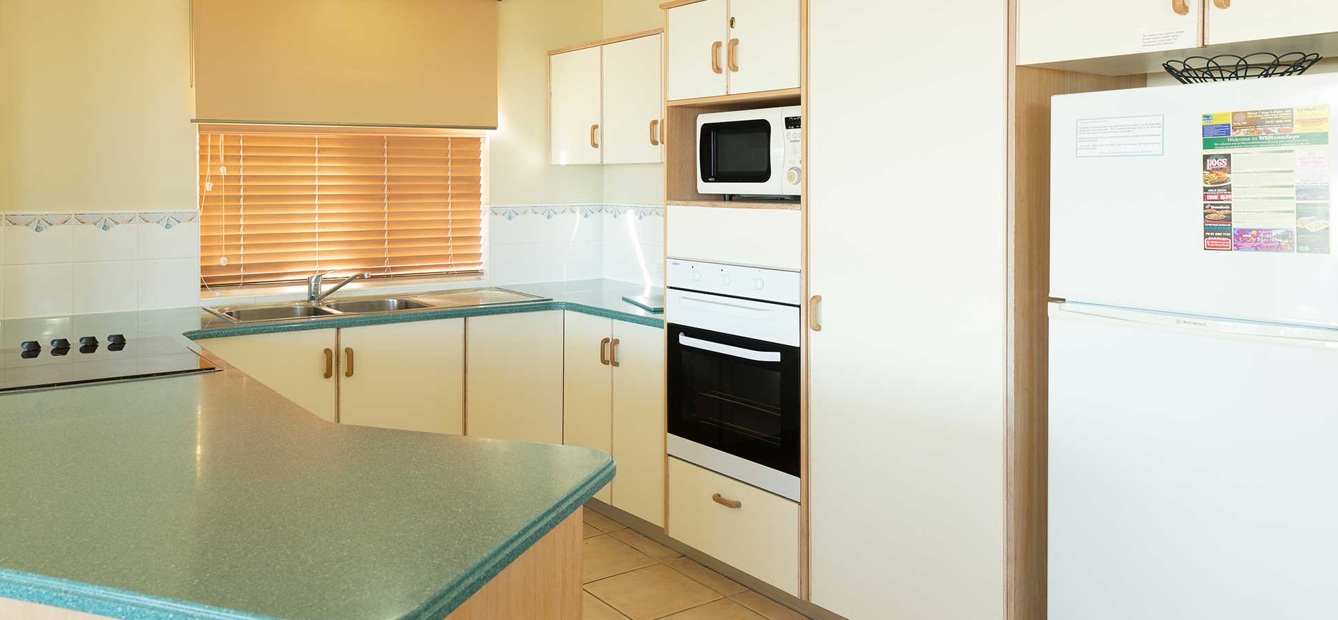 airlie beach apartments two bedroom