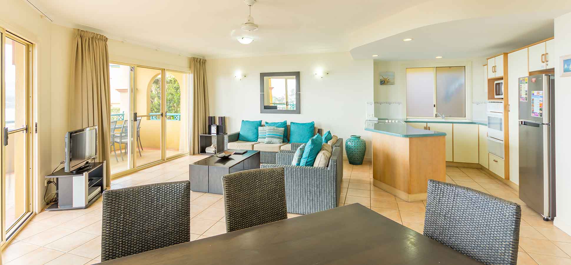 airlie beach apartments two bedroom